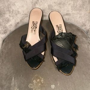 Salvatore ferragamo  shoe blue size 7